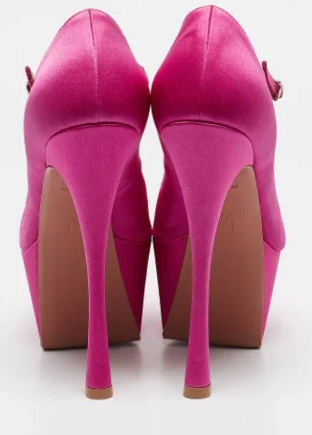 Amina Muaddi Pre-owned Satin heels Pink Dames