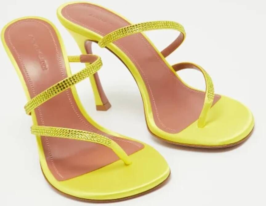 Amina Muaddi Pre-owned Satin sandals Yellow Dames