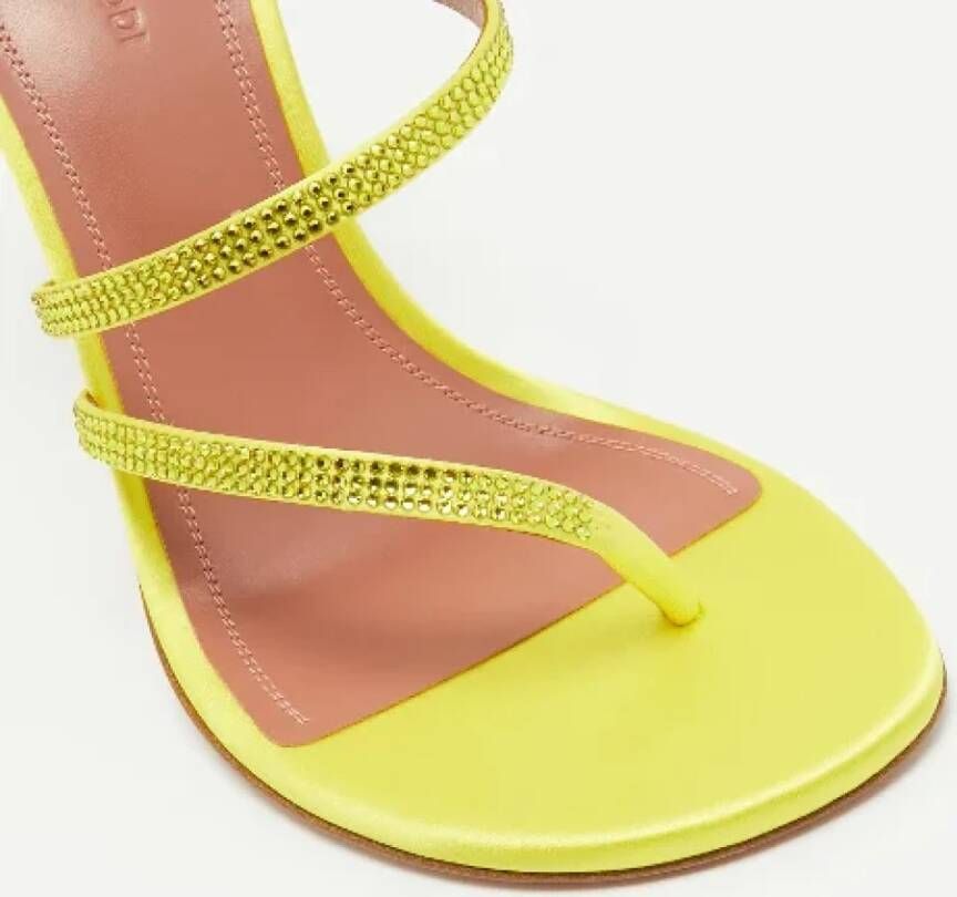 Amina Muaddi Pre-owned Satin sandals Yellow Dames