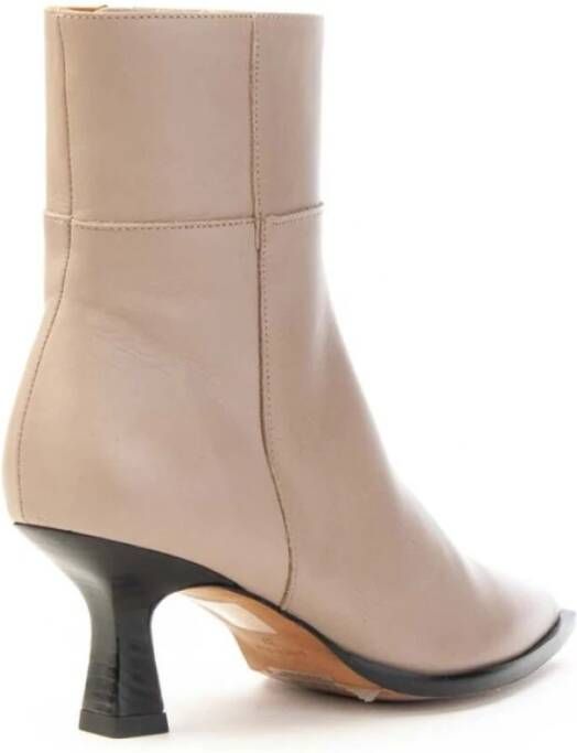 Angel Alarcon Elegante Leren Enkellaars met Hak Beige Dames