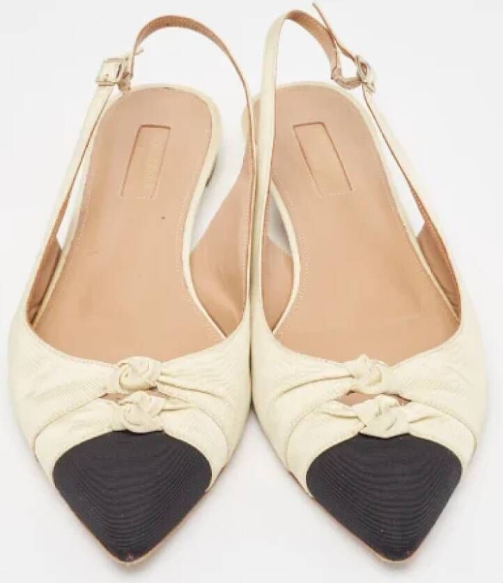 Aquazzura Pre-owned Fabric flats Beige Dames