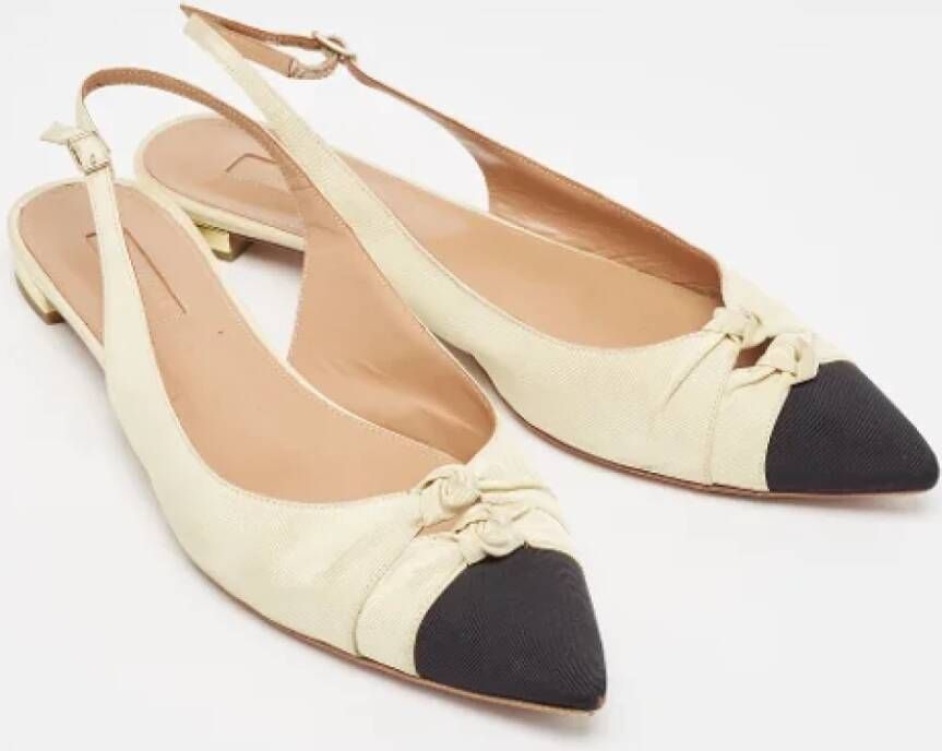 Aquazzura Pre-owned Fabric flats Beige Dames