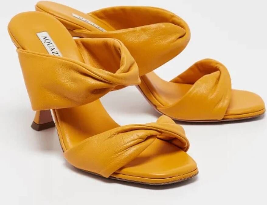 Aquazzura Pre-owned Leather sandals Yellow Dames