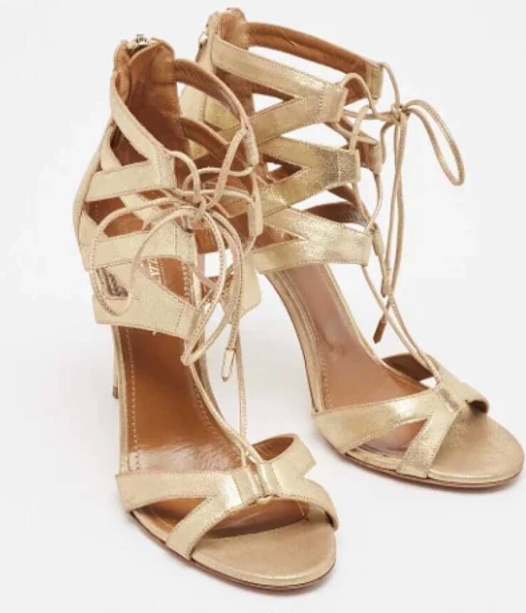 Aquazzura Pre-owned Suede sandals Yellow Dames