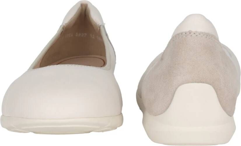 Ara Off White Ballerina Pomp voor Vrouwen Beige Dames