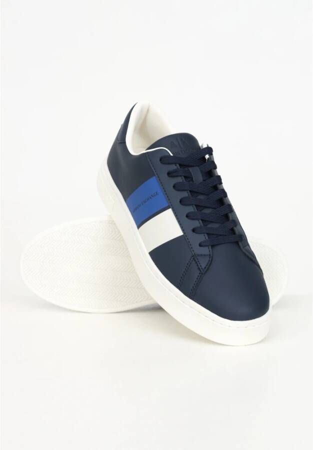 Armani Exchange Blauwe Sneakers met Logo en Contrasterende Zijbanden Blue Heren