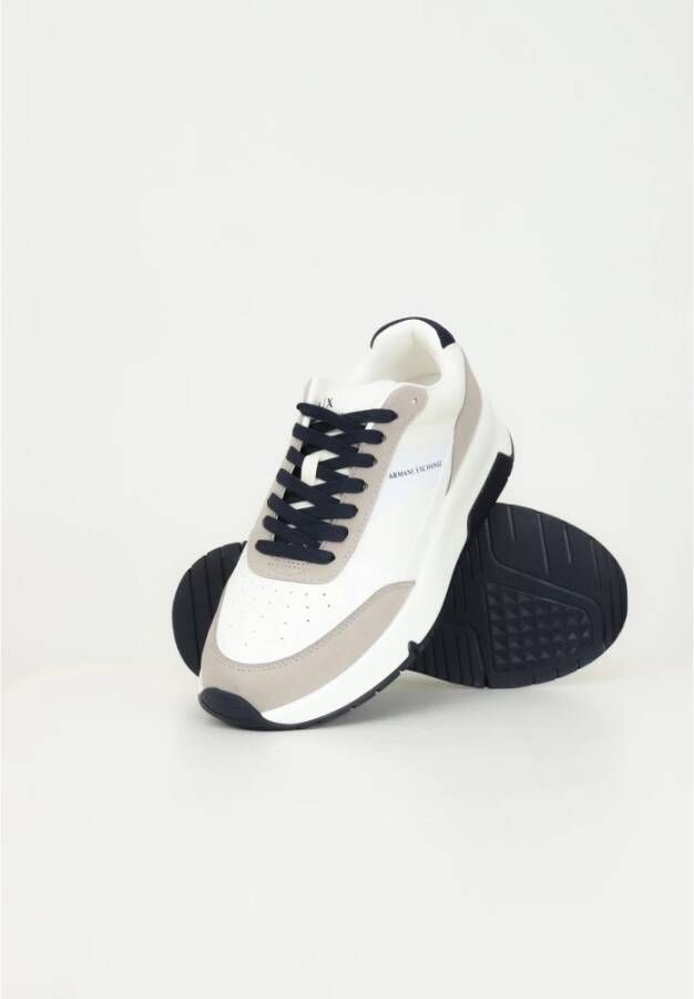 Armani Exchange Witte herensneakers met beige en blauwe details White Heren