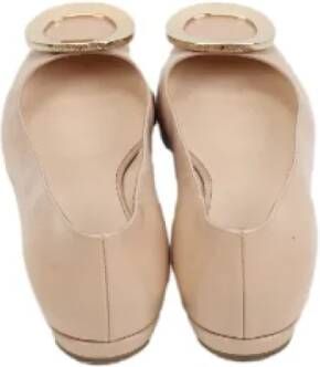 Armani Pre-owned Leather flats Beige Dames