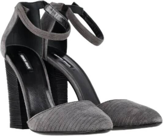 Armani Pre-owned Suede heels Gray Dames