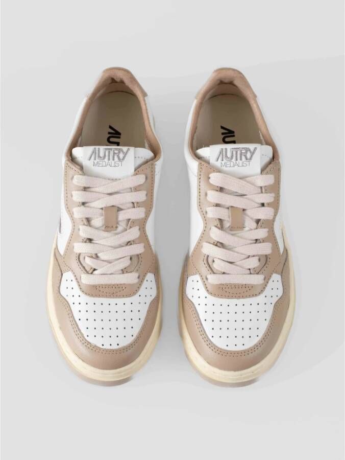 Autry Beige en wit leren sneakers Beige Dames