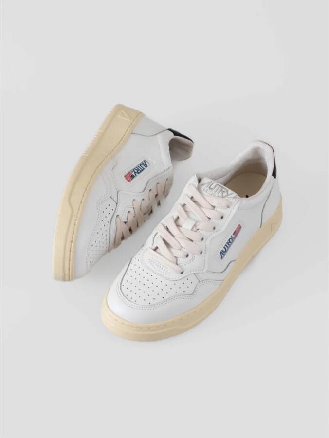 Autry Beige en wit leren sneakers White Dames