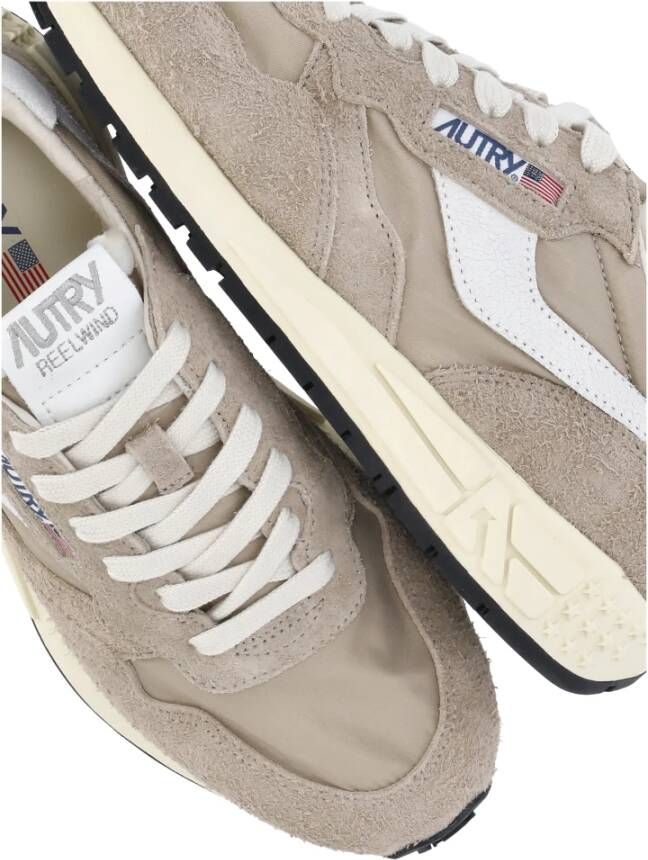 Autry Beige Leren Sneakers met Suède Inzetstukken Beige Dames