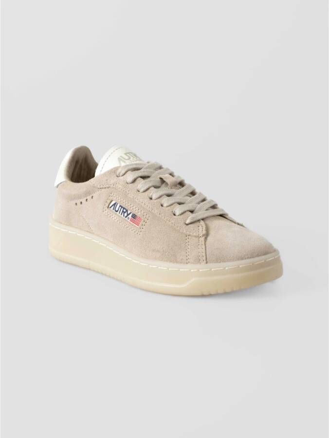 Autry Beige Suède Lage Sneakers Beige Dames