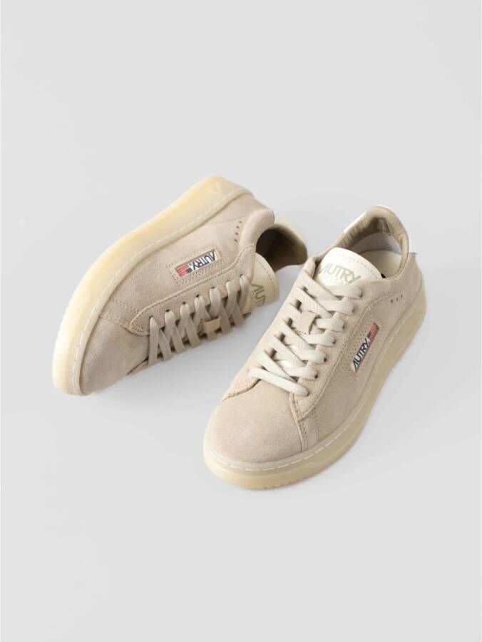 Autry Beige Suède Lage Sneakers Beige Dames