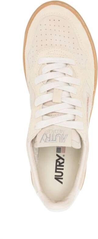 Autry Beige Suède Sneakers Stijlvol Ontwerp Beige Dames