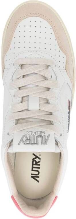 Autry Beige Veterschoenen met Gevulkaniseerde Zool White Dames