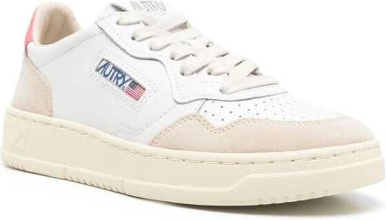 Autry Beige Veterschoenen met Gevulkaniseerde Zool White Dames