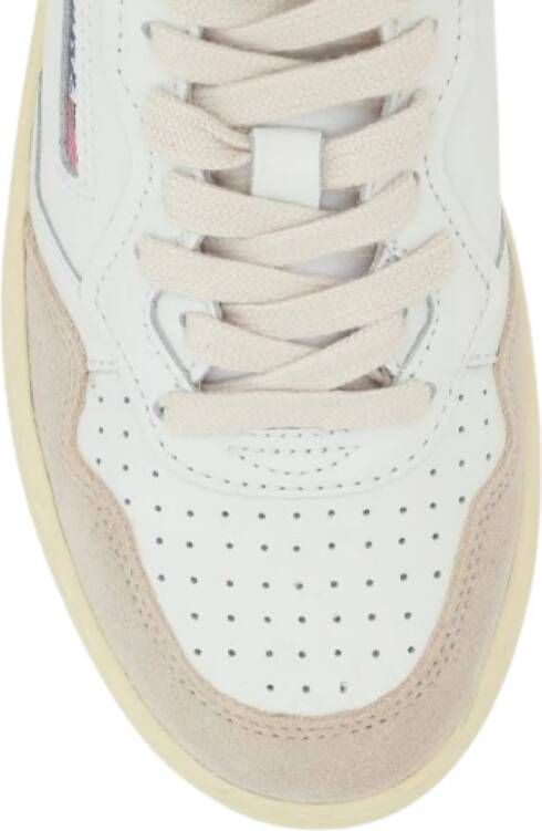 Autry Distressed Medalist Leren Sneakers White Dames