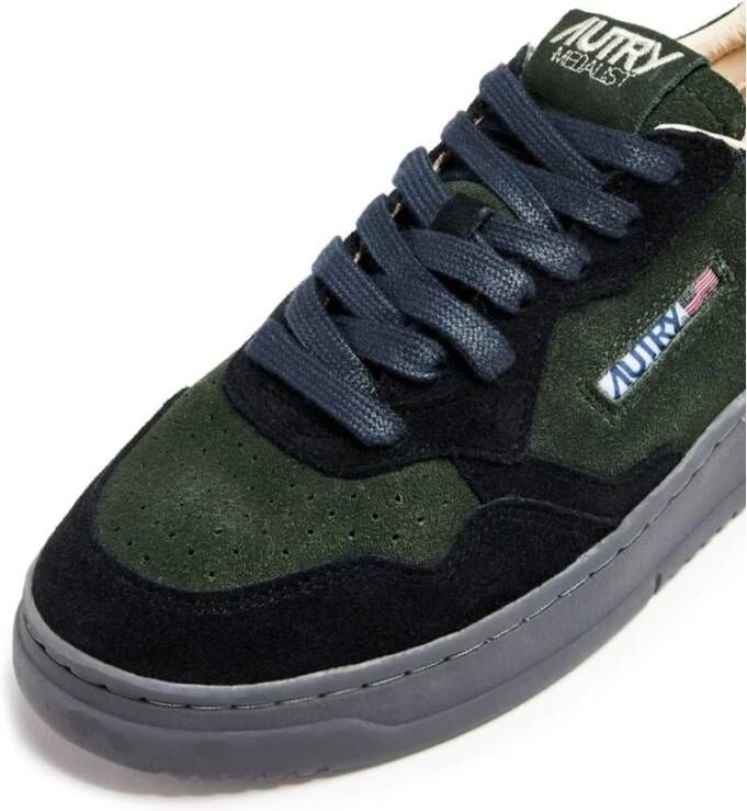 Autry Groene leren sneakers met geperforeerde neus Green Heren