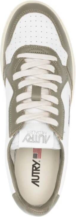 Autry Groene leren sneakers met geperforeerde neus Green Heren