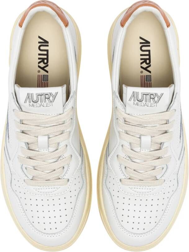 Autry Klassieke Witte Sportieve Platte Schoenen White Dames