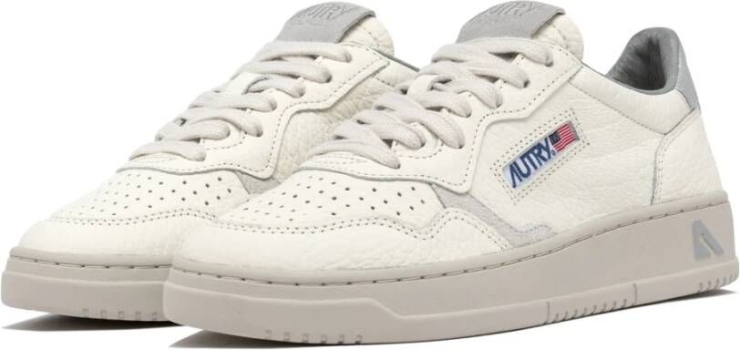 Autry Klassieke Witte Sportieve Platte Schoenen White Dames