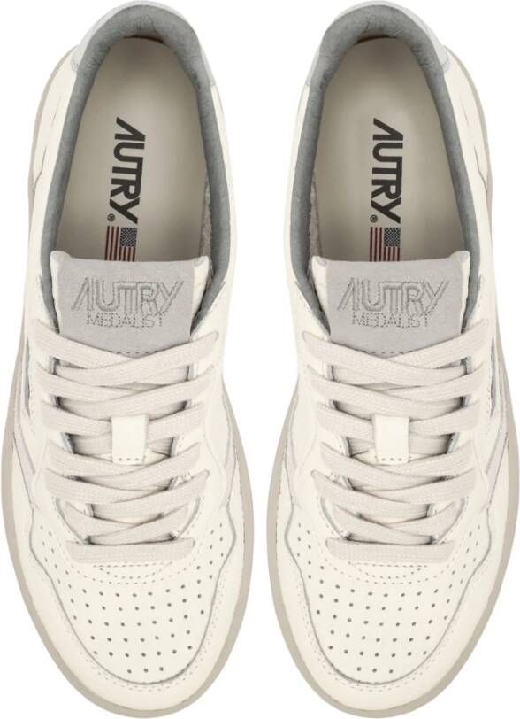 Autry Klassieke Witte Sportieve Platte Schoenen White Dames