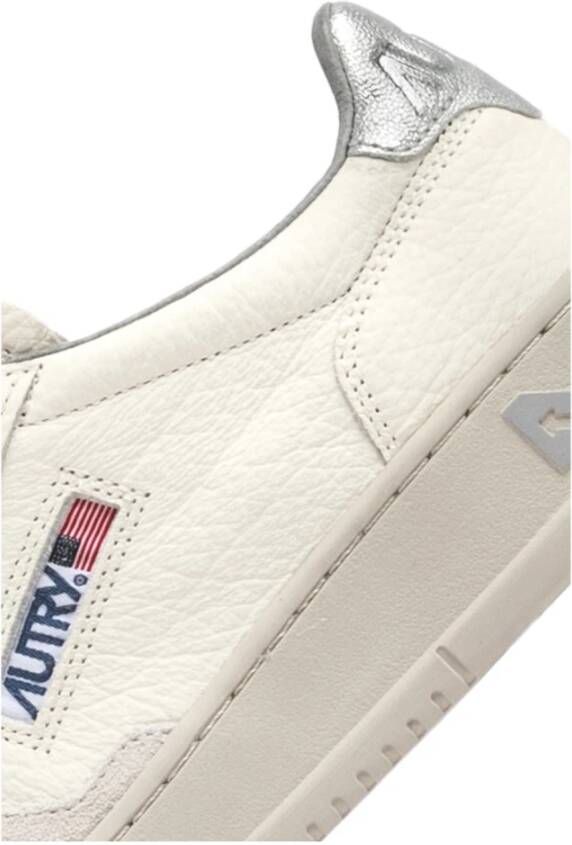 Autry Klassieke Witte Sportieve Platte Schoenen White Dames