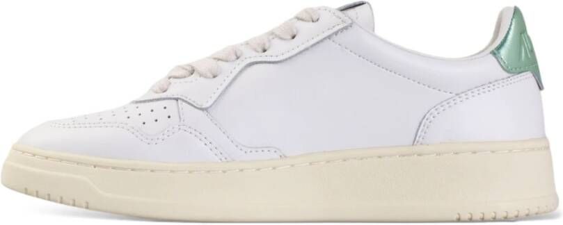 Autry Lage groene tab-schoenen in wit pastelgroen White Dames