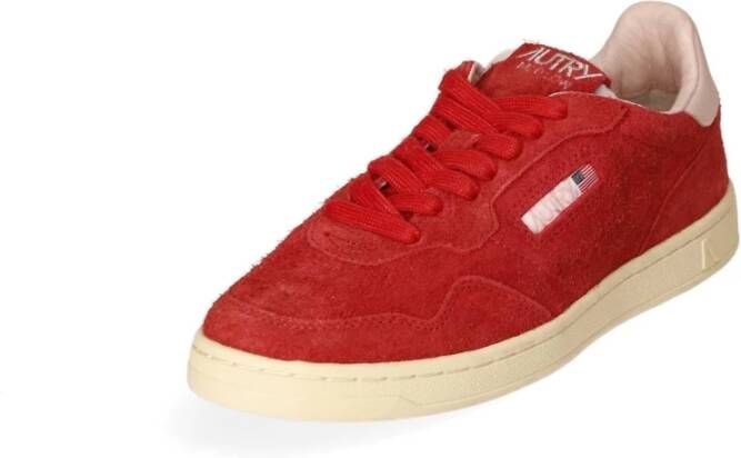 Autry Lage Platte Suède Sneaker met Contrasterende Hiel Red Dames