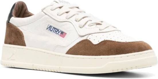 Autry Medalist Low Sneakers in Zwart White Heren