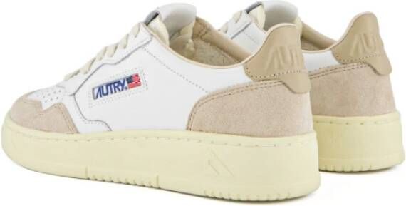 Autry Medalist Low Wit Beige Sneakers White Unisex