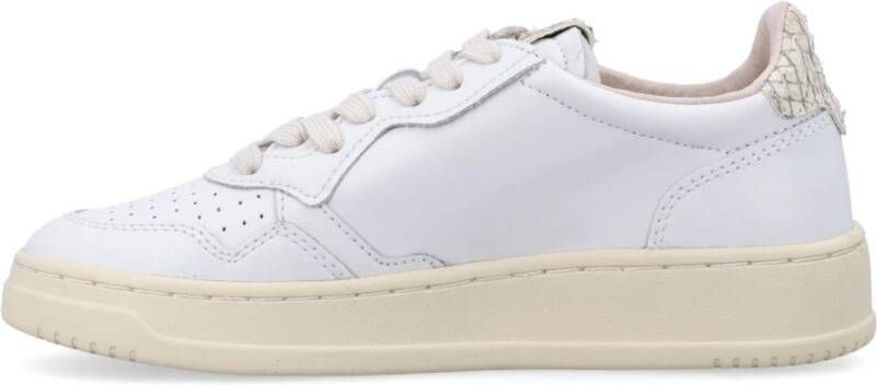 Autry Slangenhuid Sneakers met Multi-Layer Inzetstukken White Dames