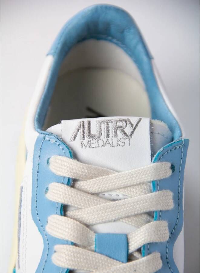 Autry Sneakers Blauw Dames