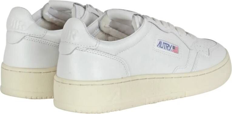 Autry Stijlvolle buitenschoenen voor avonturen White Dames