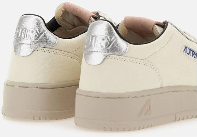 Autry Stijlvolle Scarpa Schoenen voor jou Beige Dames