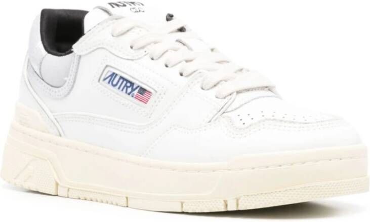 Autry Witte Chunky Sole Sneakers met Logo Patch White Dames