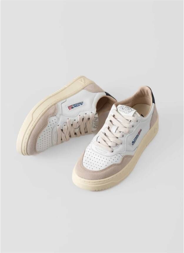 Autry Witte leren sneakers met blauwe hiel White Dames