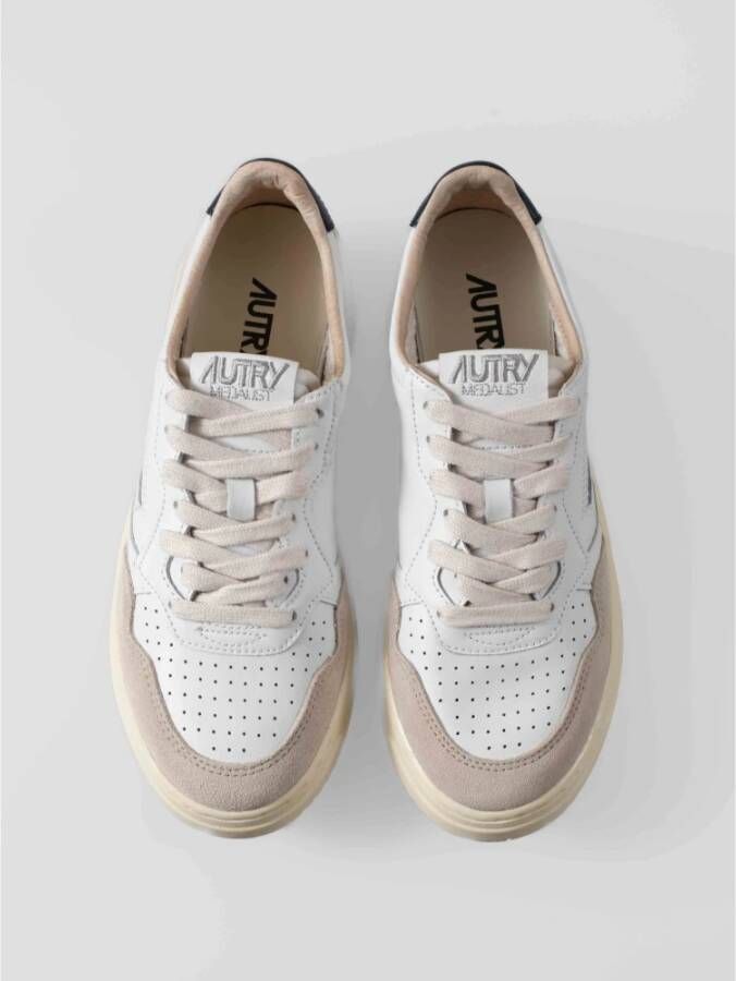 Autry Witte leren sneakers met blauwe hiel White Dames