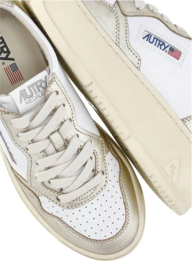 Autry Witte Leren Sneakers met Geperforeerde Details White Dames