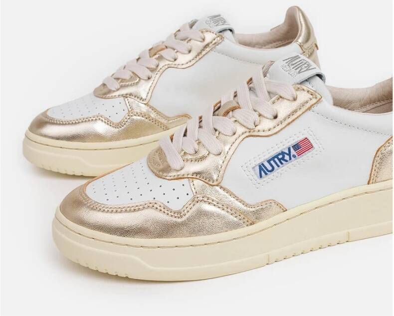 Autry Witte Leren Sneakers met Gouden Details White Dames