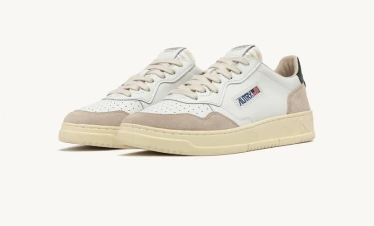 Autry Witte leren sneakers met groene hiel geïnspireerd op jaren 80 design White Heren