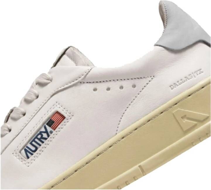 Autry Witte Leren Sneakers met Micro-Gaatjes White Heren