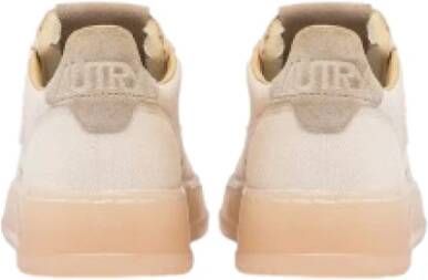 Autry Witte Leren Sneakers met Zilveren Detail White Dames