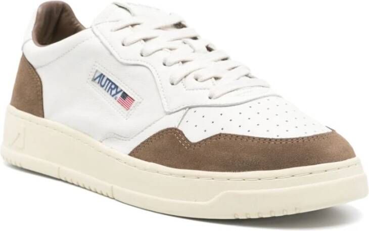 Autry Witte Sneakers Vetersluiting Gevulkaniseerde Zool Brown Heren