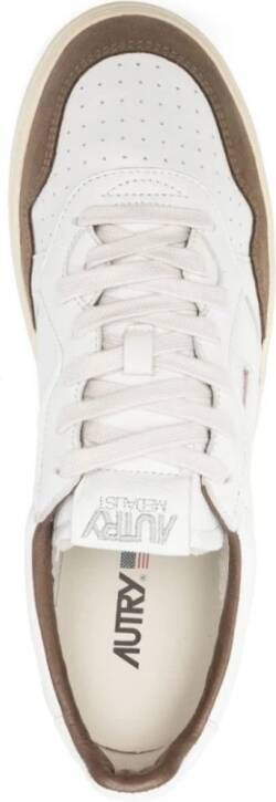 Autry Witte Sneakers Vetersluiting Gevulkaniseerde Zool Brown Heren