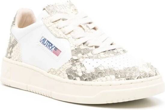 Autry Witte Veterschoenen met Geperforeerde Neus White Dames