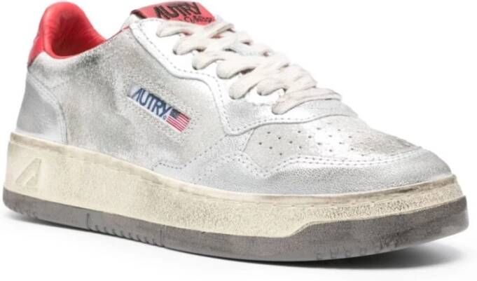 Autry Zilver-tone Sneakers met Rode Accenten Gray Dames