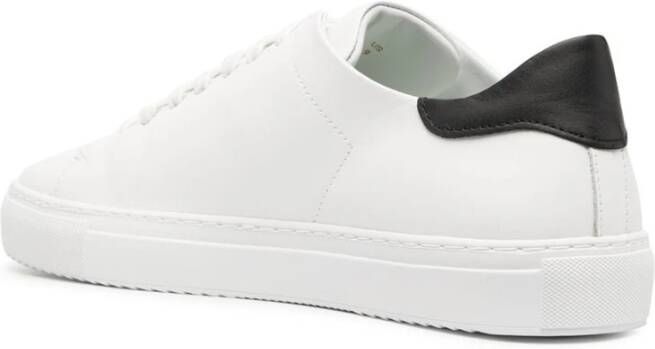 Axel Arigato Witte lage leren sneakers met zwarte hiel White Heren