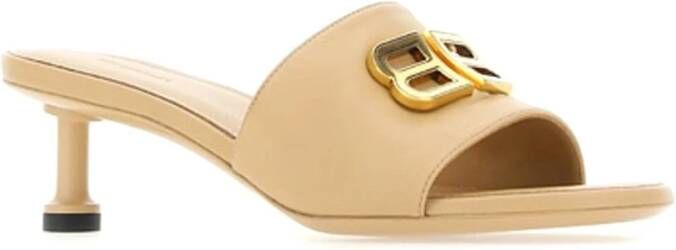 Balenciaga Stijlvolle Sandalen voor Zomeroutfits Beige Dames